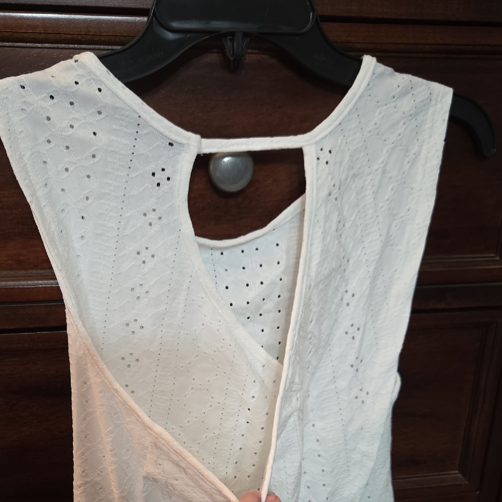 SHEIN Cream Sleeveless Eyelet Tank with Asymmetrical Hem Womens S - Picture 4 of 7